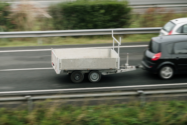 How to Tell When Trailer Axles Are in Bad Shape